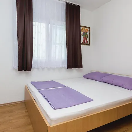 Nice In Sv,petar Na Moru With Kitchen Apartment