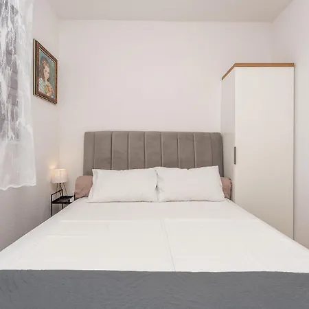 Apartmán Beautiful In Svpetar Na Moru With Wifi *